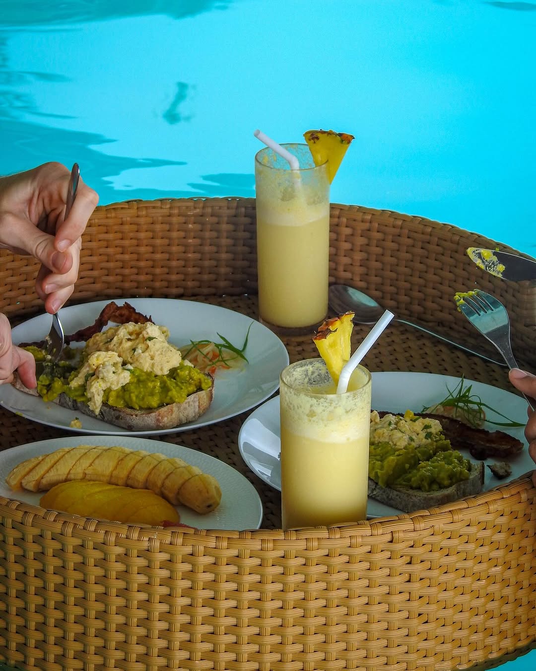 Floating breakfast